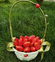 Корзина с клубникой «Самая сладкая»