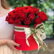 51 роза Эль Торо в шляпной коробке